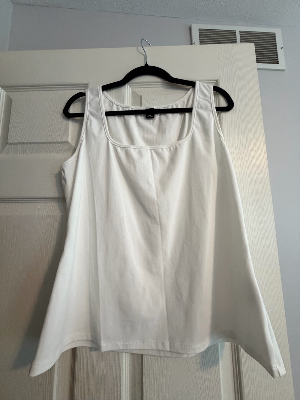 SHEIN White Scoop Neck Tank Top